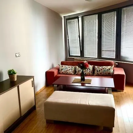Central And Safe Next To Metro Station Apartment