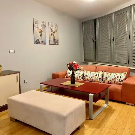 Central And Safe Next To Metro Station Apartment *